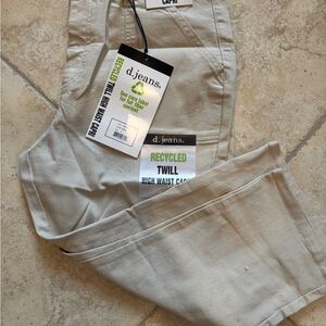D. Jeans Recycled Twill High Waist Capris